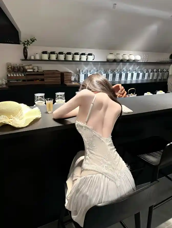 “精品在线午夜福利婷婷网激情在线久久精品在线”背后的法律红线